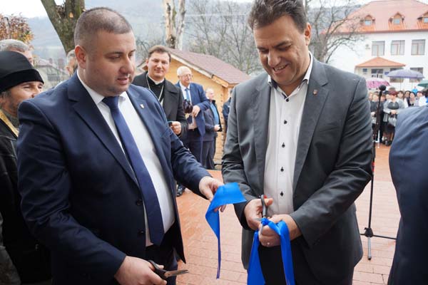 У Вільховецькій ОТГ урочисто відкрили інклюзивно-ресурсний центр, ЦНАП та міні-футбольне поле