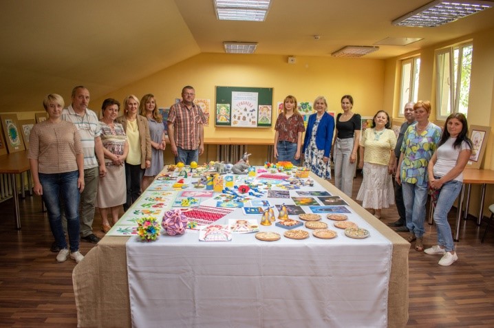 Виставка робіт гуртківців ,,Травнева”