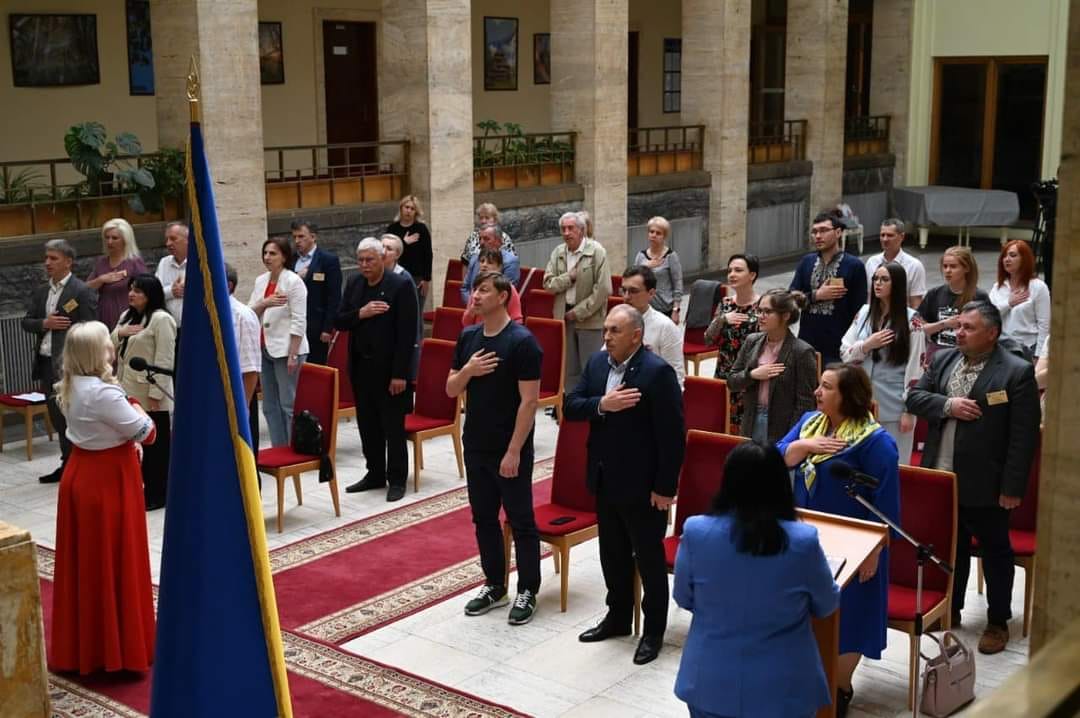 На Закарпатті відзначили фіналістів другого туру всеукраїнського конкурсу «Учитель року – 2024» у номінації «Фізика».