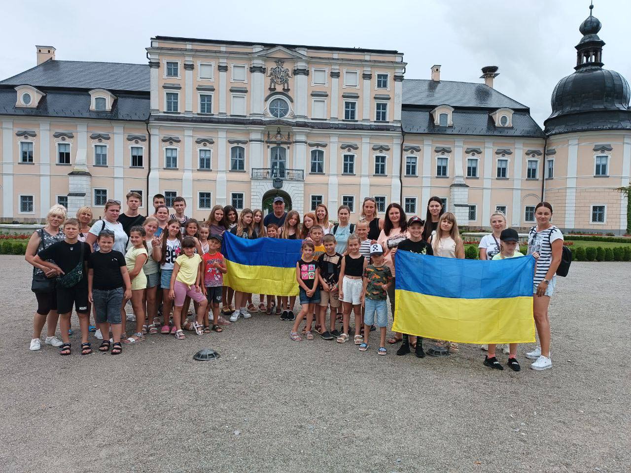 Відпочинок дітей із Запоріжжя в Угорщині: відвідування палацу L'Huillier-Coburg в Еделені (8-й день)