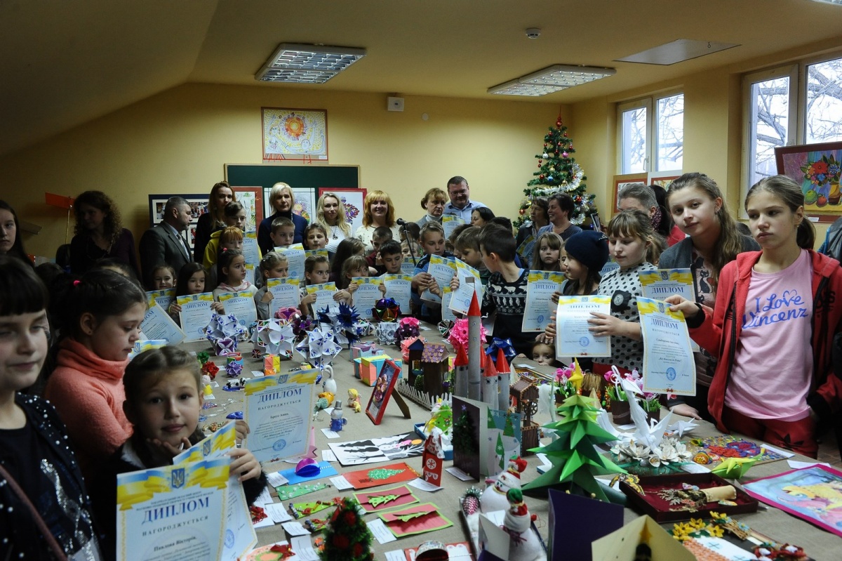 ,,Від Миколая до Різдва” – виставка творчих робіт вихованців ЗОЦНТТУМ