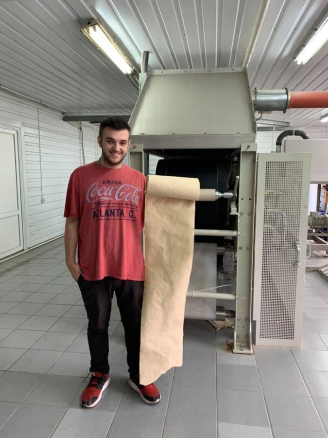Студент із Закарпаття готує до запуску першу в світі лінію з переробки опалого листя на папір