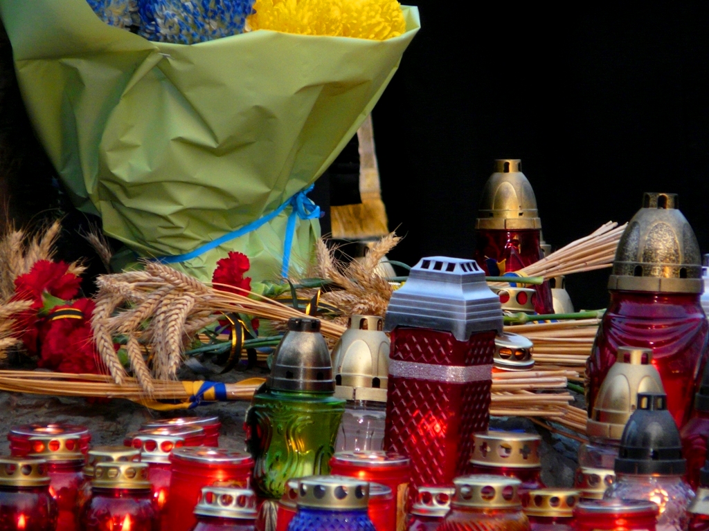 На Закарпатті пом’янули жертв голодоморів в Україні, долучившись до загальнонаціональної акції «Запали свічку»