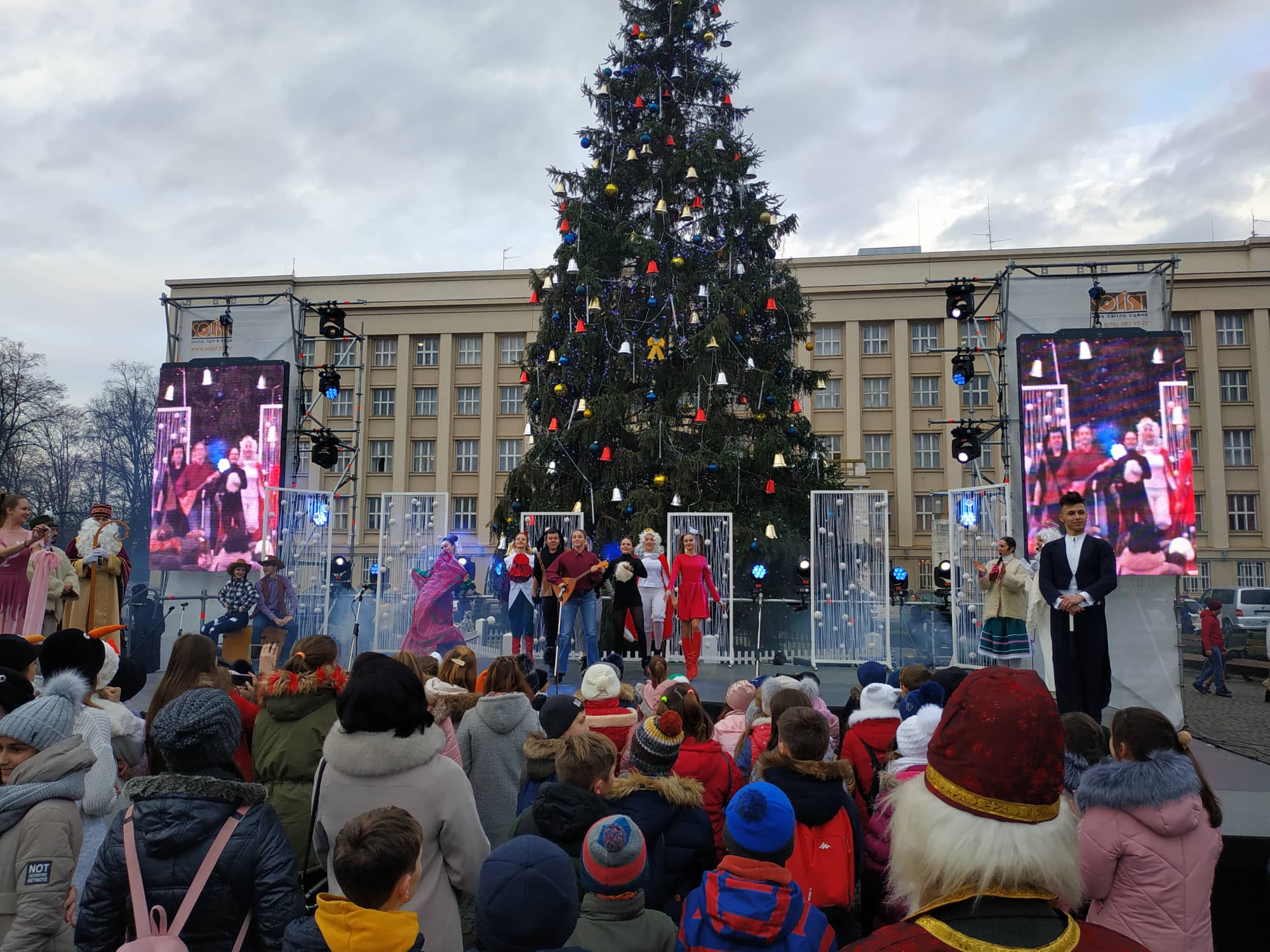 У День Святого Миколая відбулося запалення вогнів головної новорічної ялинки