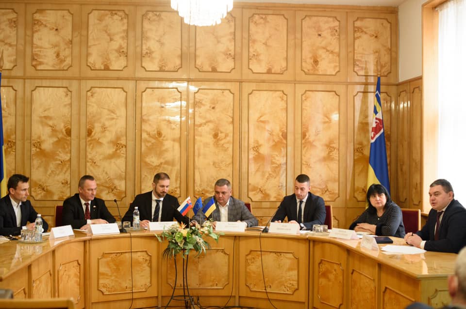 Проведено круглий стіл „Забезпечення освітніх прав словацької національної меншини в Закарпатській області”