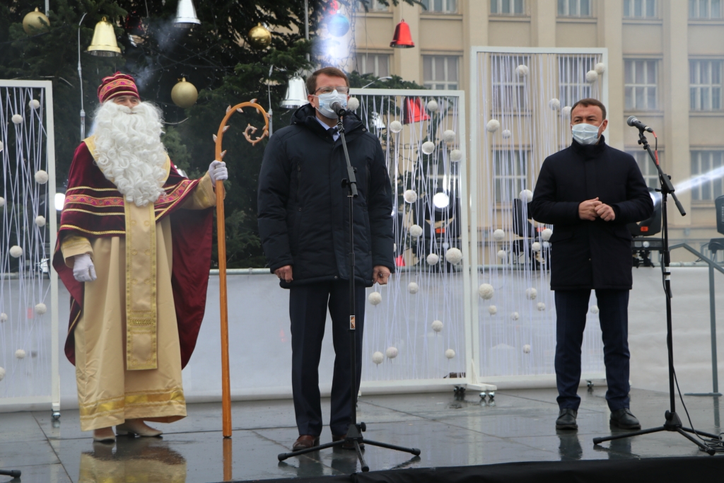 Напередодні Дня Святого Миколая перші особи вітали переможців обласного конкурсу „Захисники України: історія та сьогодення”