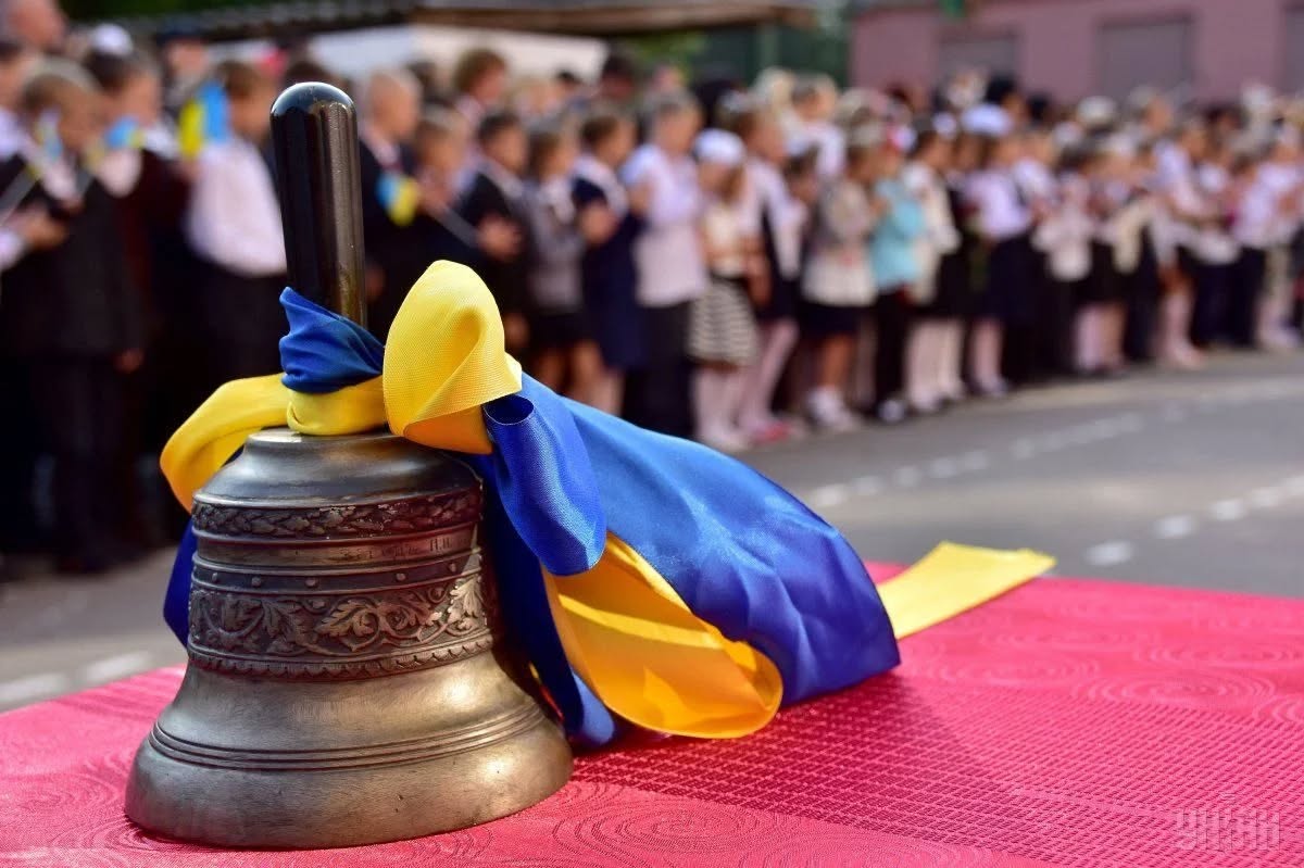 Сьогодні у школах Закарпаття лунає останній дзвінок