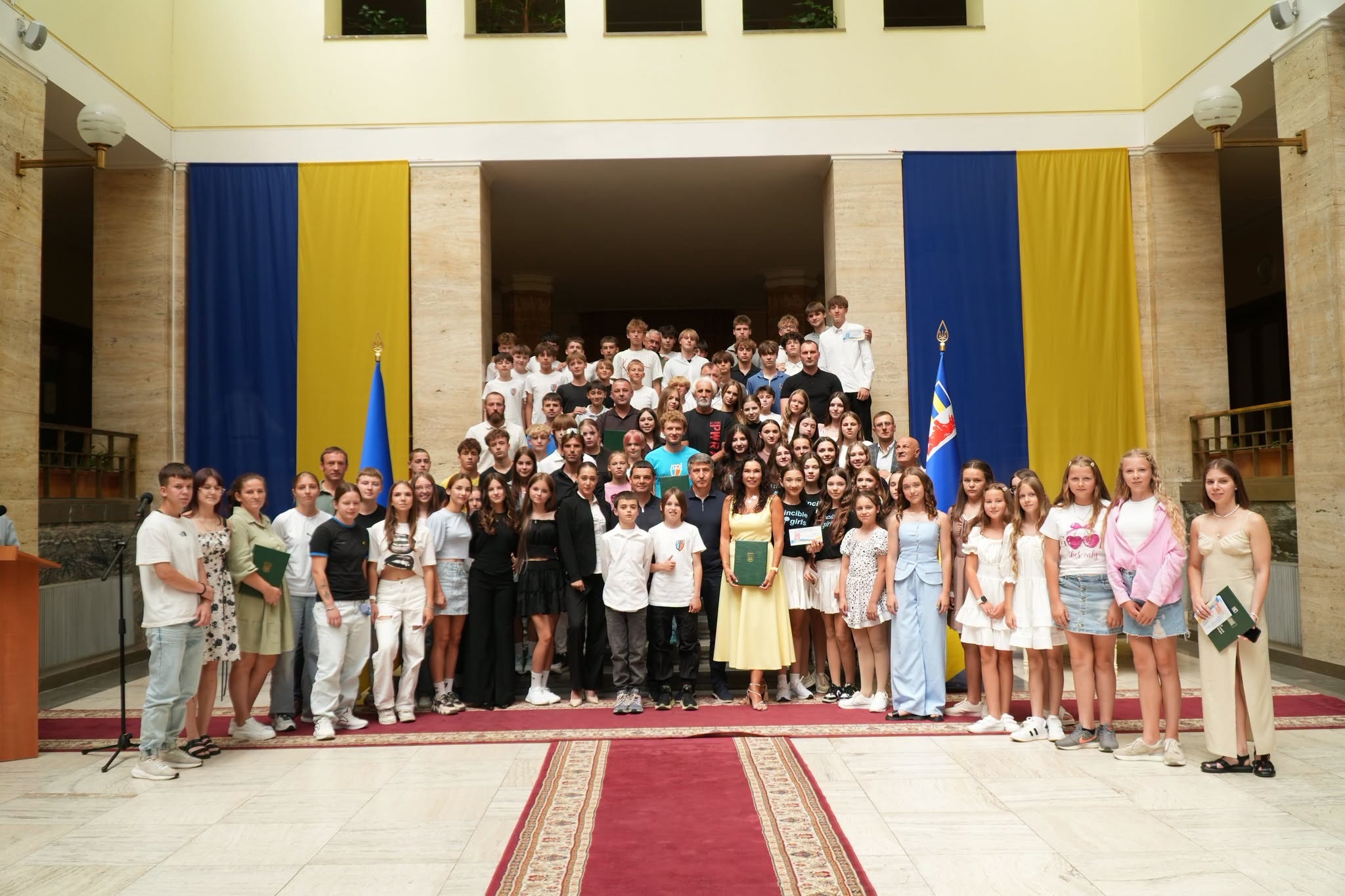 Сьогодні в атріумі ОВА зібралися найсильніші та найбільш віддані улюбленому виду спорту учні Закарпаття